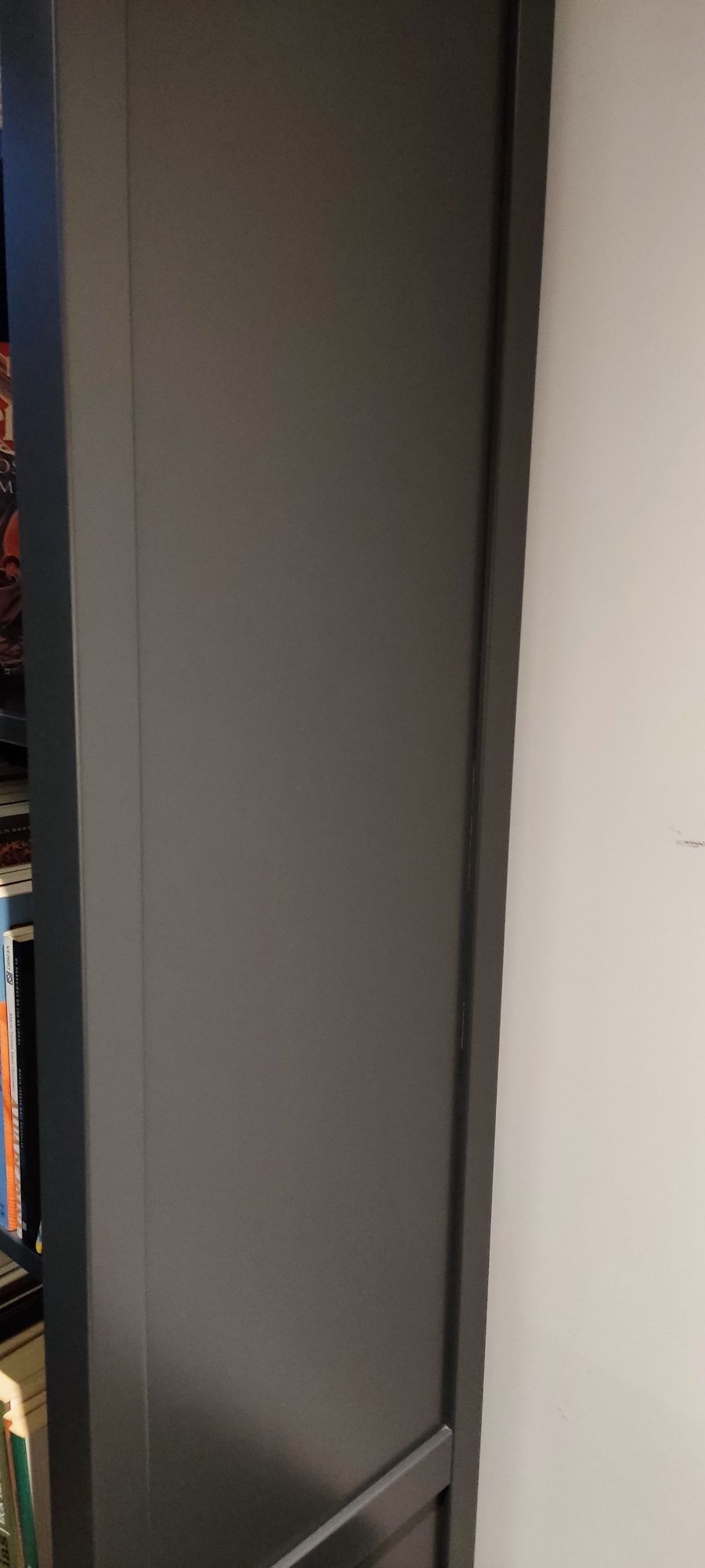 Estante HEMNES lacada em cinza escuro