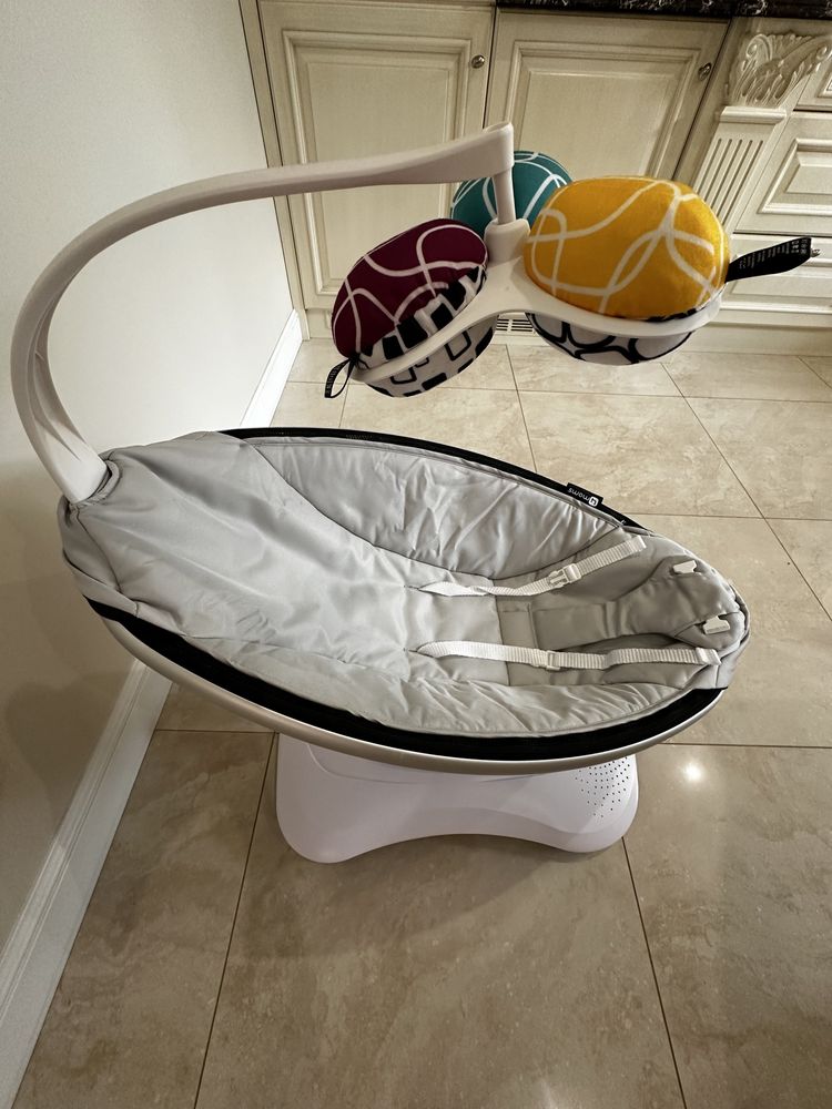 Укачивающий центр MamaRoo состояние новое