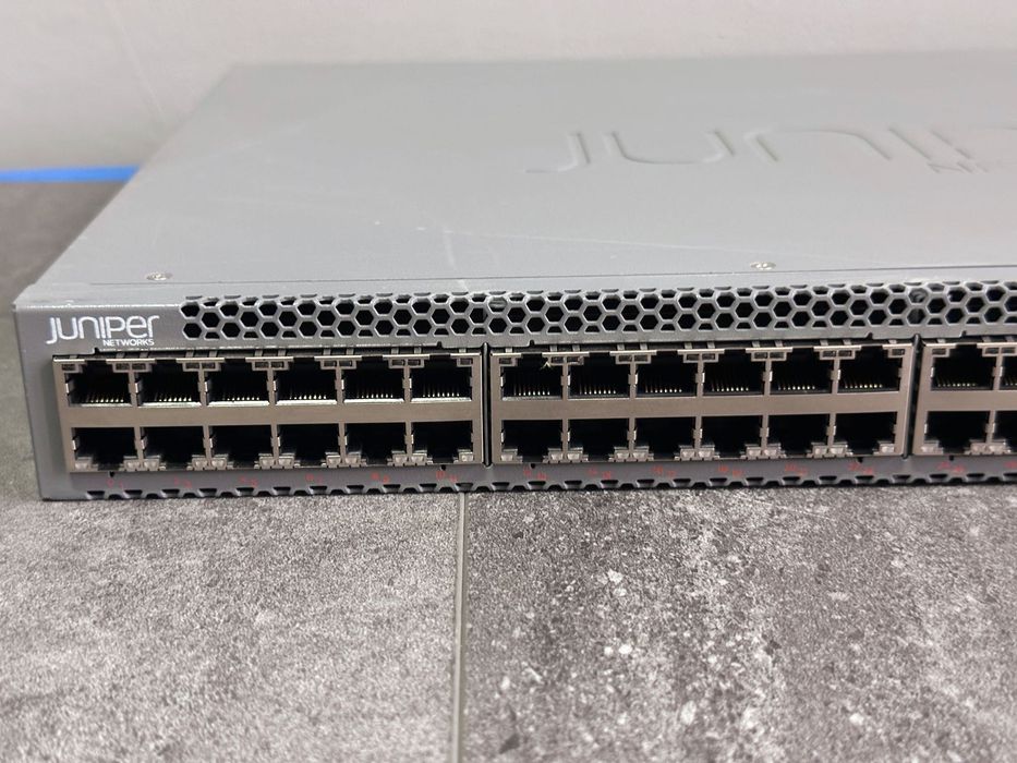Комутатор Juniper EX3300-48P PoE+
