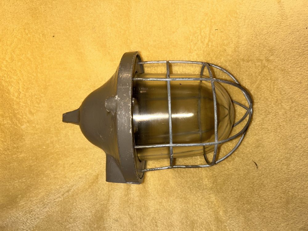 Stara lampa przeciwwybuchowa loftowa