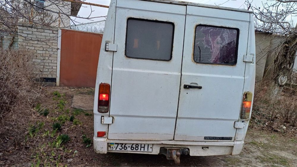 Продаю Mercedes-Benz средний 1988 года