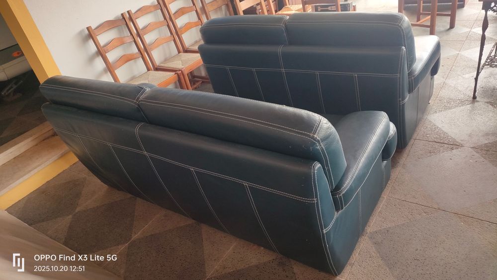 Sofas em pele azul