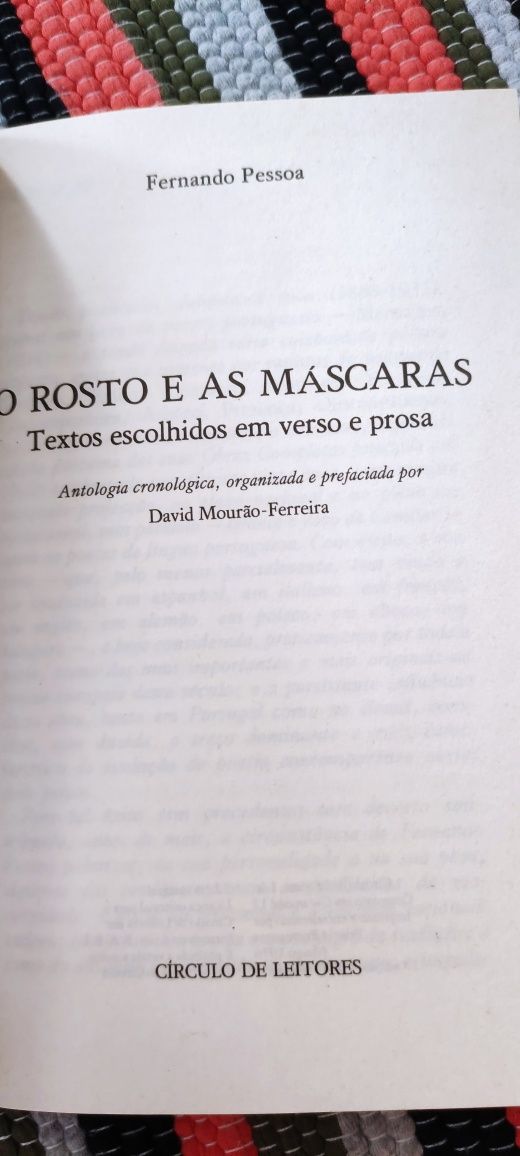 "O rosto da máscaras" Fernando Pessoa