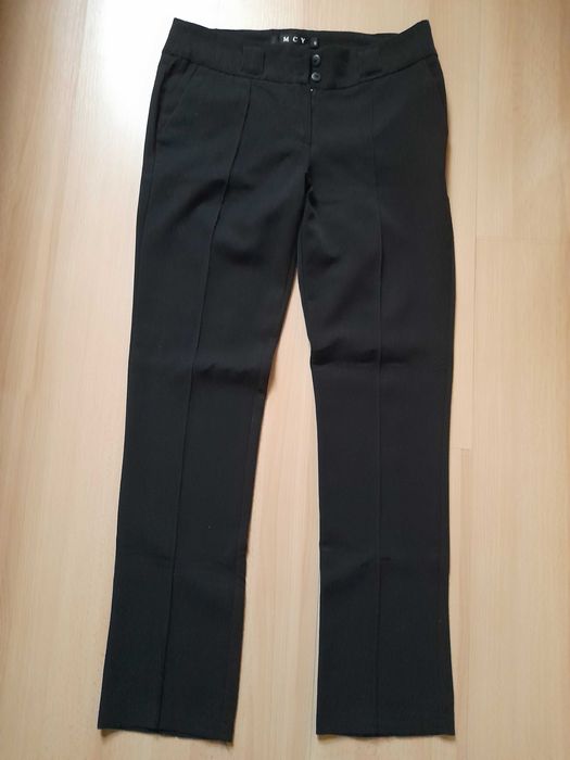 Czarne eleganckie spodnie r.36