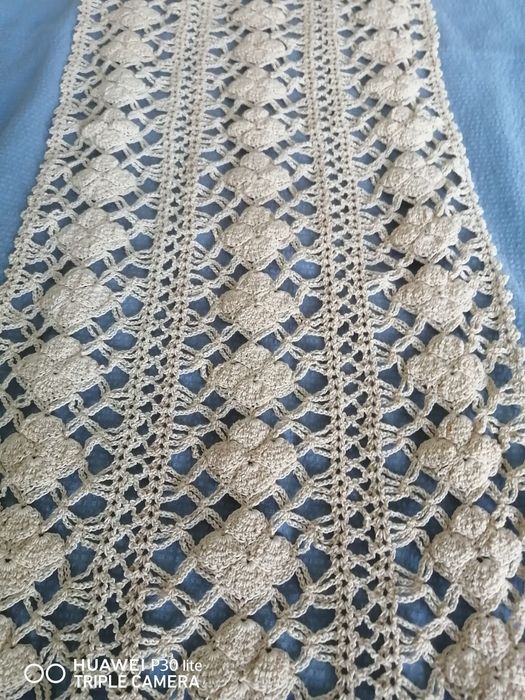 Naperon em renda feito à mão