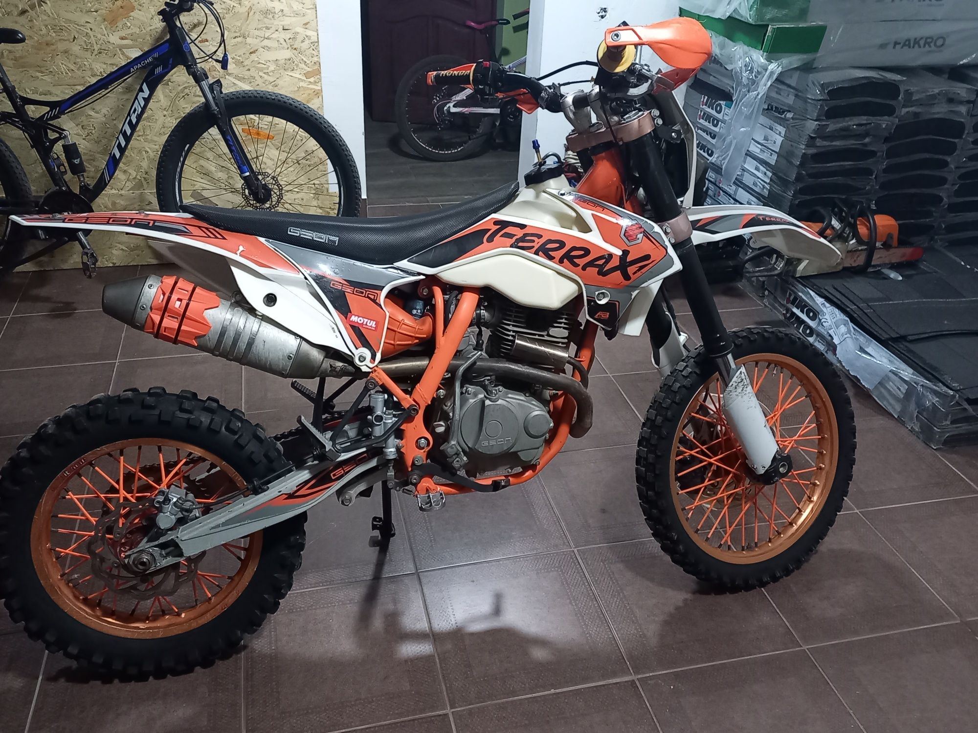 Продам Geon Terrax 250