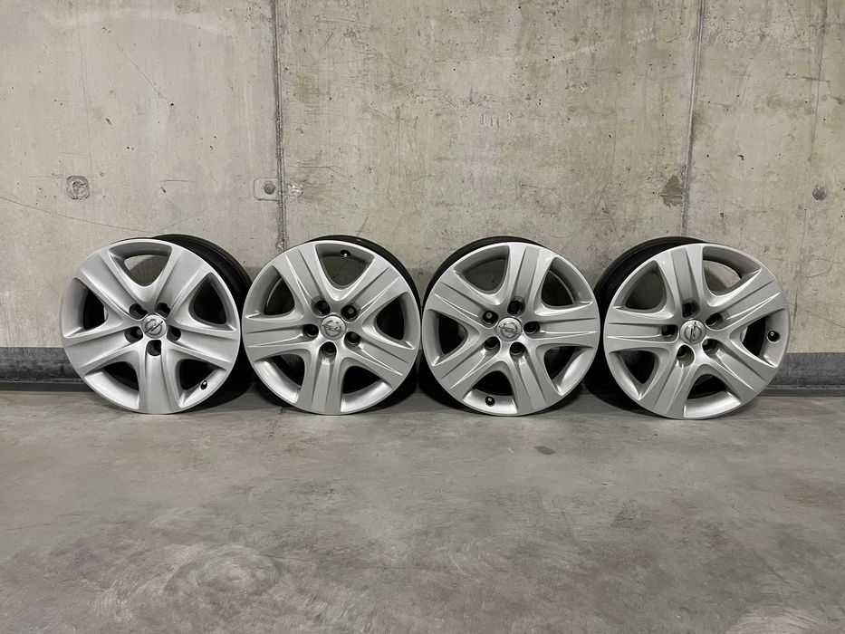 Felgi strukturalne Opel Insignia 5x120 17" 7J + kołpaki