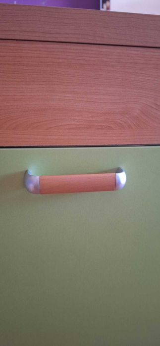 Gavetão de arrumação e também mesa de cabeceira