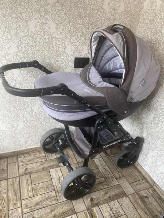 Дитяча коляска, нова