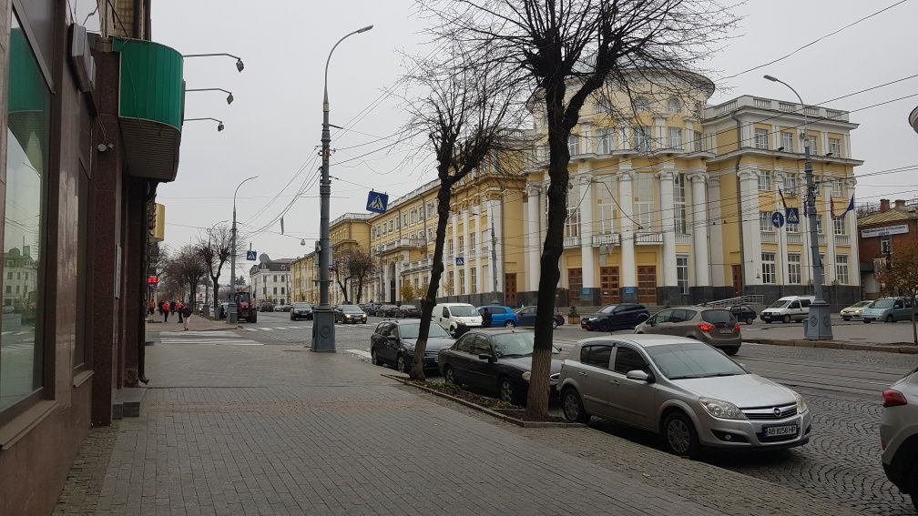 Оренда фасад приміщення на два входи. Соборна,71. 120 або 170 м.кв.