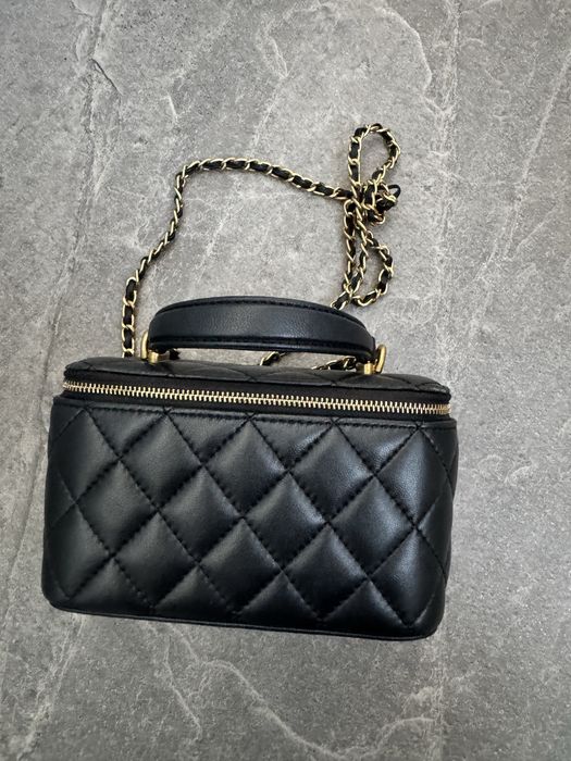 Маленькая черная кожаная женская сумка