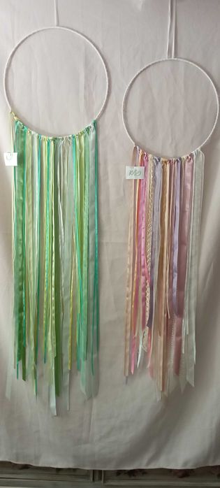 Łapacze snów ze wstążkami do pokoju dziewczynki