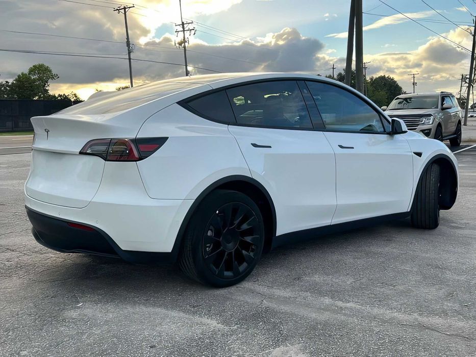Tesla Model Y      2022