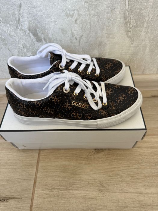 Кеди Guess в гарному стані