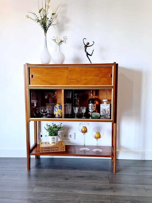 Estante Bar vintage. Vintage Bar Bookcase