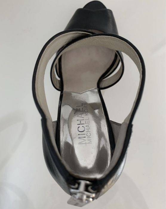 Michael Kors - Sandálias pretas de salto alto