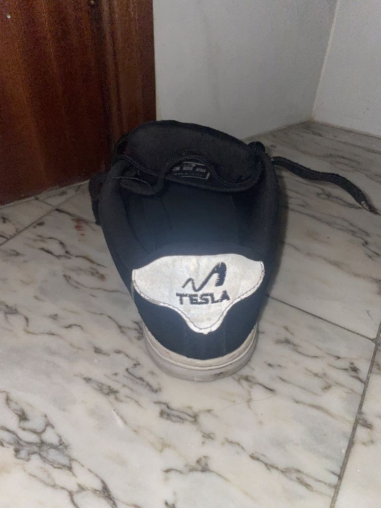 Sapatilhas tesla.