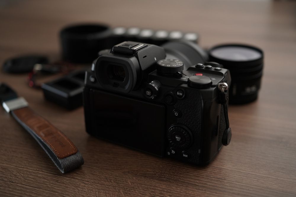 Lumix S5D mais lentes