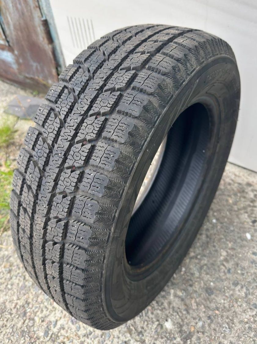 Продам шини зима TOYO Observe GSi-5 185/65R14 86Q Японія, комплект.