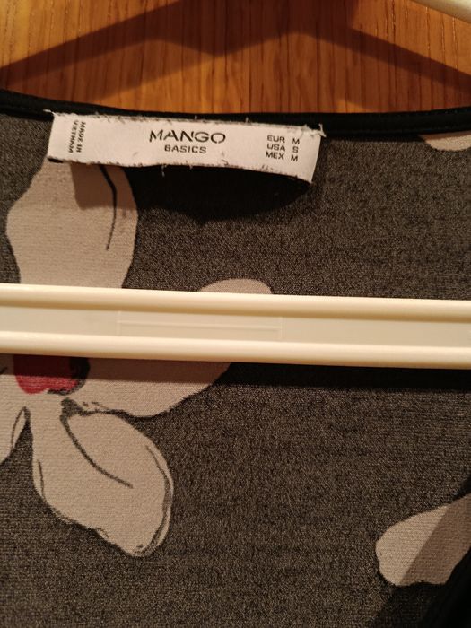 Vestido floral com decote em V