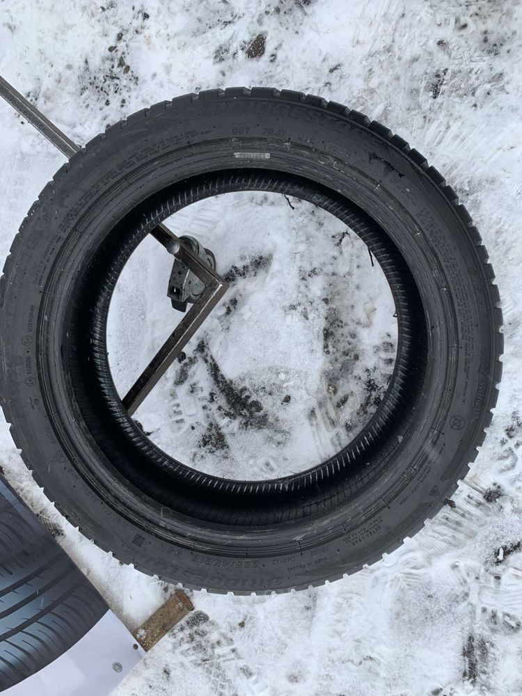 Шини 225/45 R18 пара Bridgestone, ранфлет, 7мм