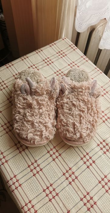 Kapcie kozy pluszowe r. 40 - 41 damskie nowe