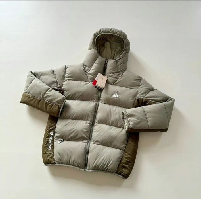 Пуховик Nike ACG на осінь та зиму, дуже теплий.