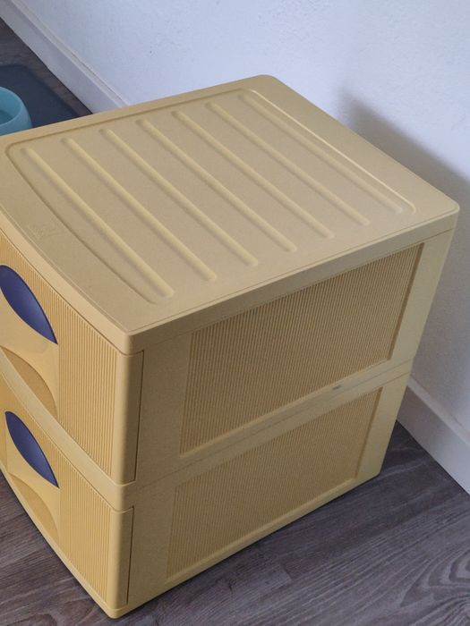 Duas Caixa gaveta empilháveis