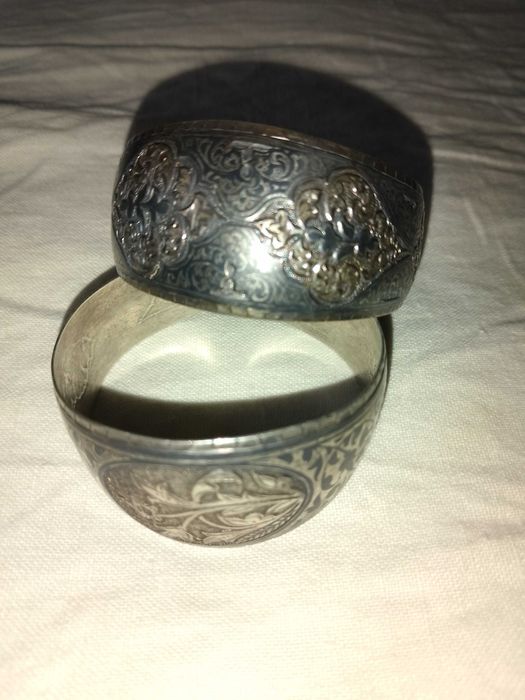 Продам серебро 975 пробы в изделиях Все 170гр.Прошу 48гр за 1 гр.Торг.