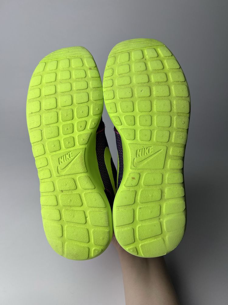 38р. Легкі літні кросівки Nike Roshe Run