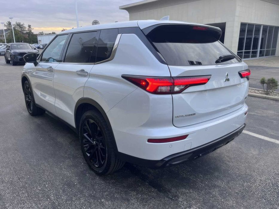 Mitsubishi Outlander SEL      2023