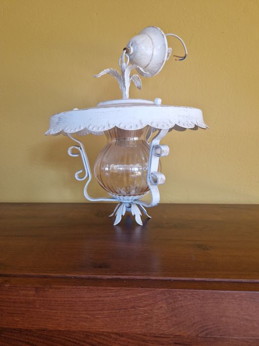 Metalowa lampa z czasów PRL