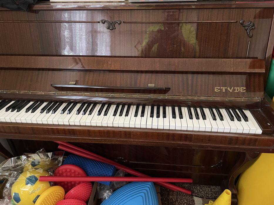 Pianino Etiuda 1983r brązowy sprawne z PRL-u Rybarzowice Razno