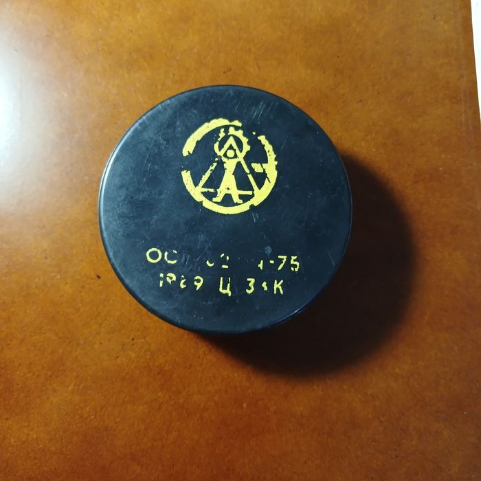 Продать шайбу хоккейную