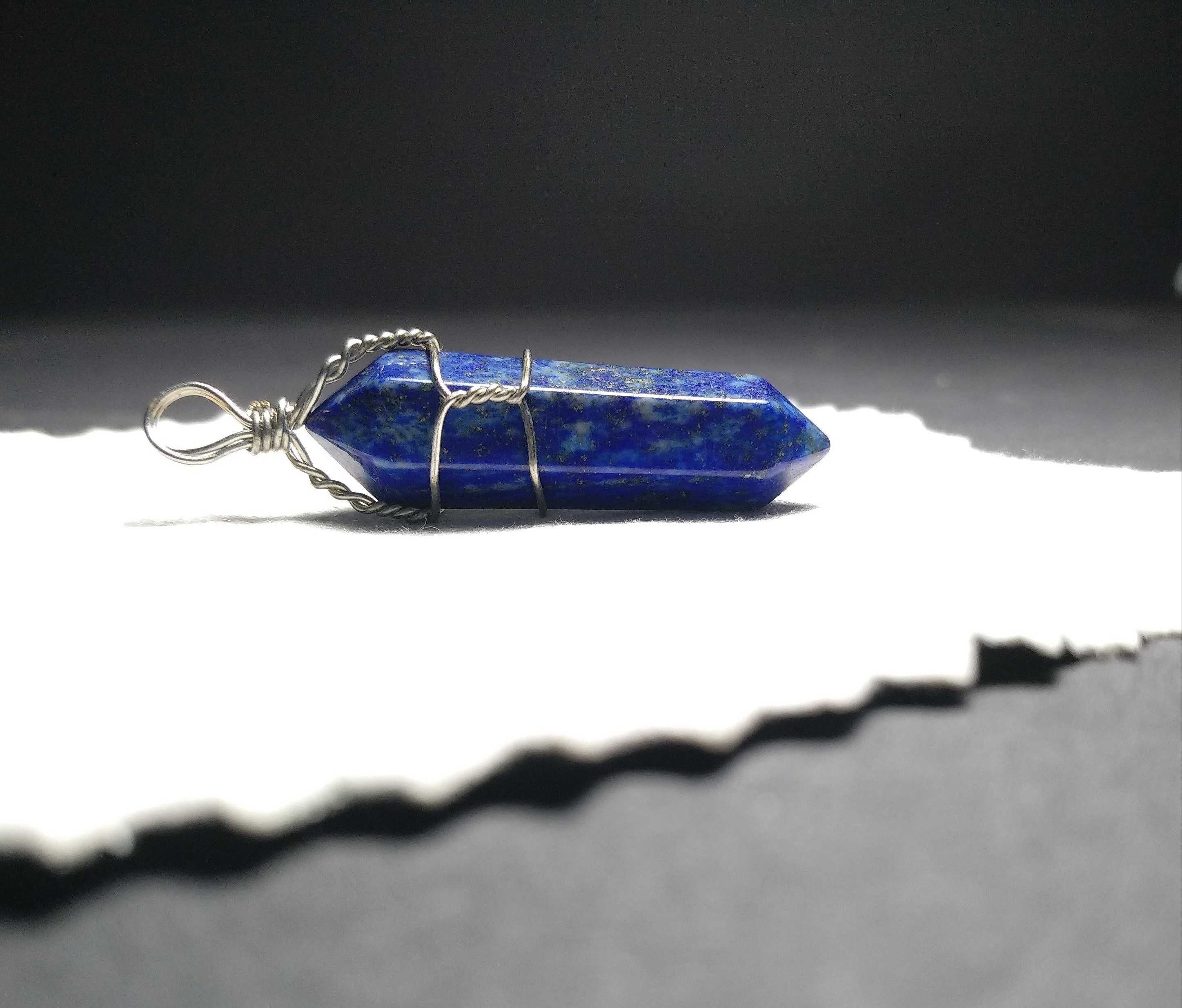 Wisiorek z naturalnego lapis lazuli