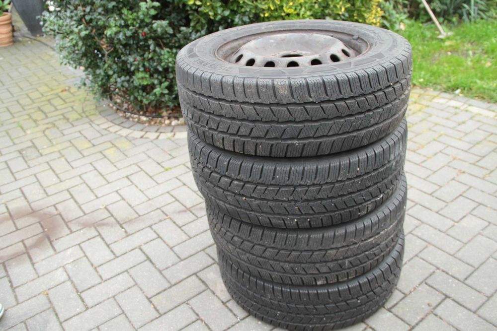 4 Opony zimowe z Felgami do Primastar, Vivaro, Trafic