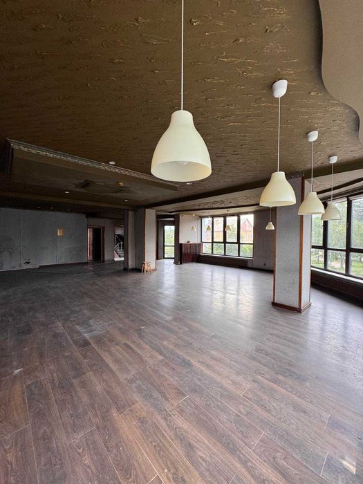 Продам велике комерційне окремостояче приміщення, м Нововолинськ