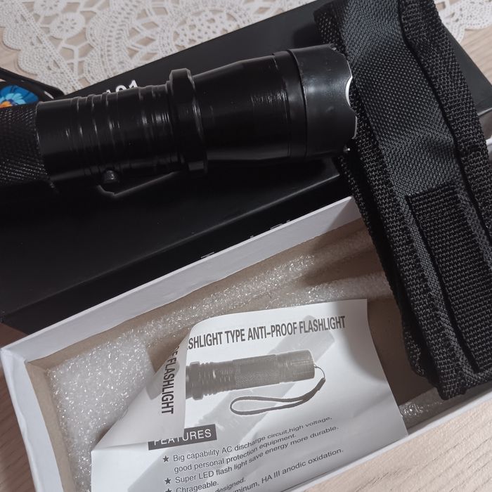Latarka taktyczna z paralizatorem beż kabla do ładowania. Nowa!!!