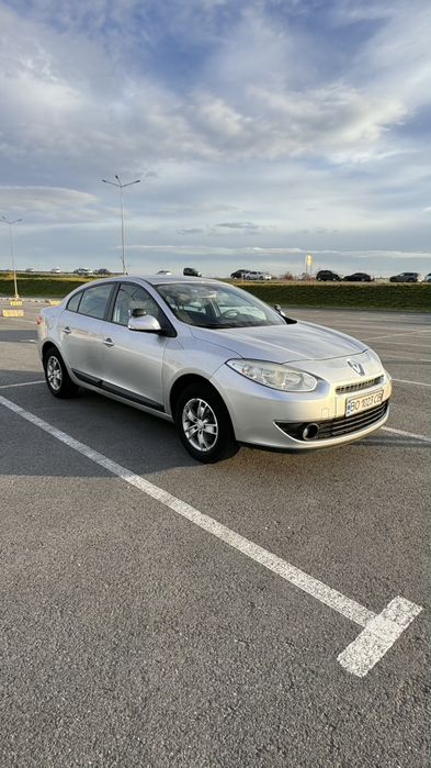 Навчальне авто Renaul Fluence