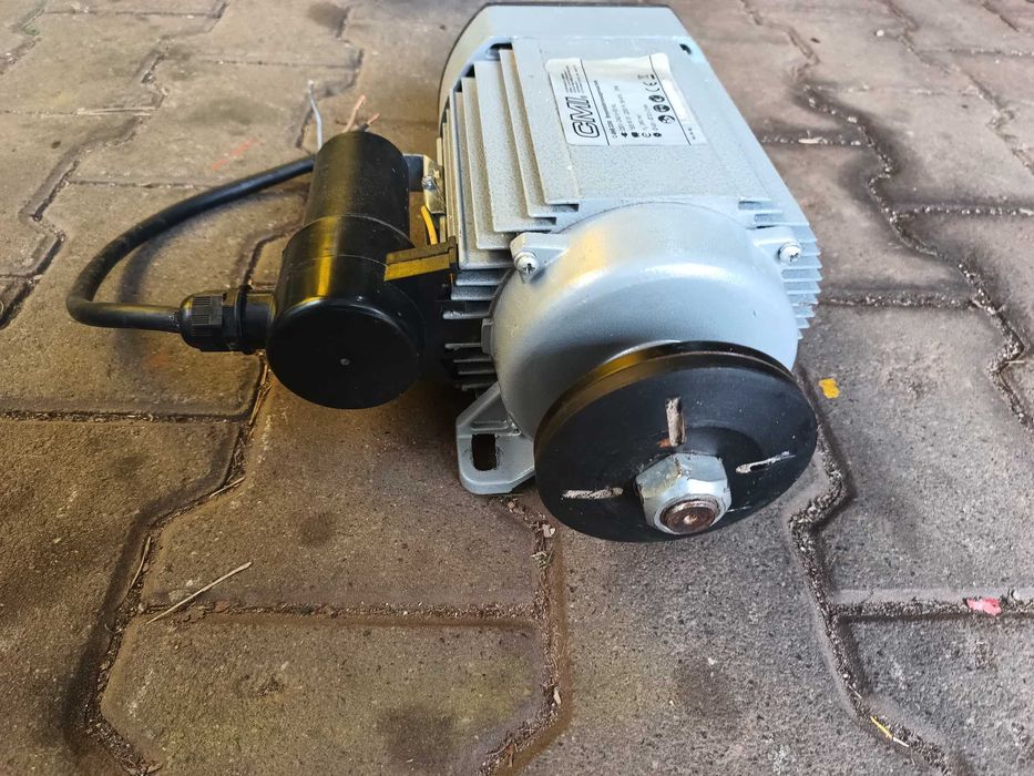Silnik elektryczny 2,2 kw. 230 volt. 2860 obr.