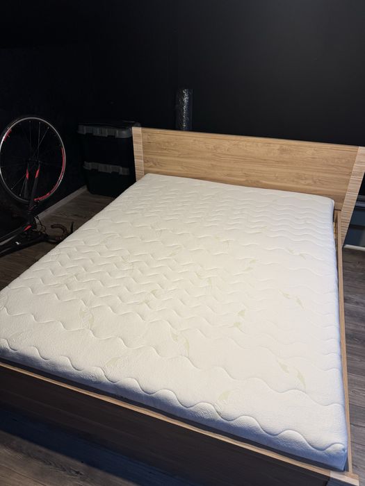 Łóżko - drewniana rama z 7strefowym materacem Aloe Vera Lux 160x200