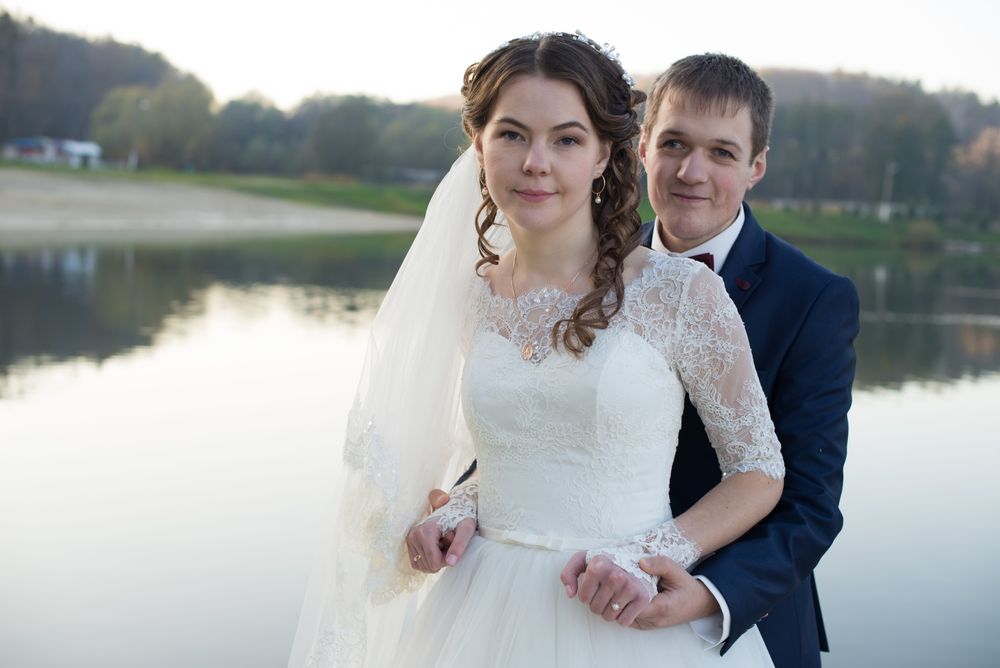 Весільне плаття в комплекті з фатою та рукавичками