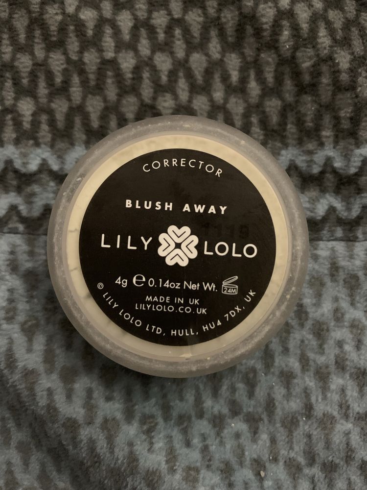 Korektor lily lolo blush away