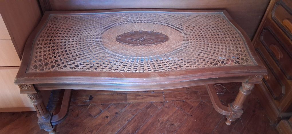 Mesa madeira e palha