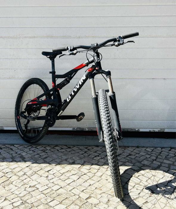 B-TWIN modelo 2023 como nova (Oferta de gopro e acessorios)