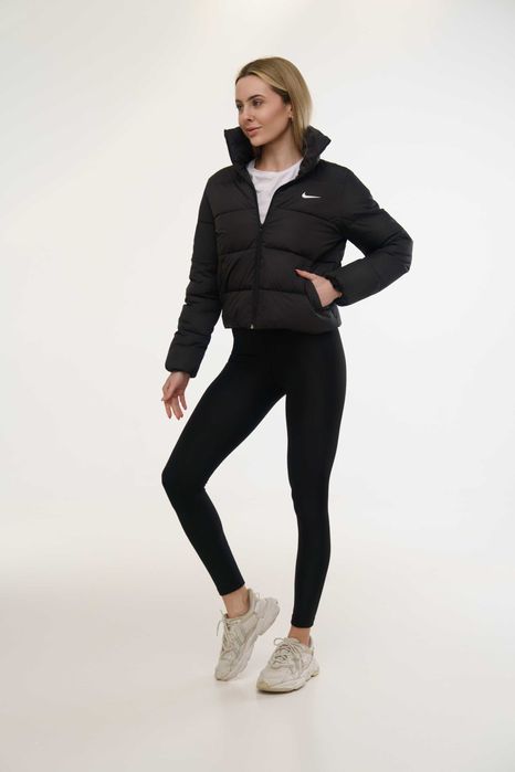 Куртка жіноча осіння коротка Nike чорна