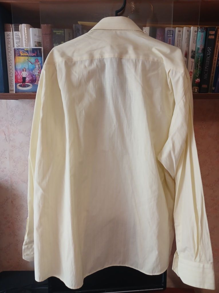 Продам итальянскую мужскую рубашку очень большого размера 60 р.