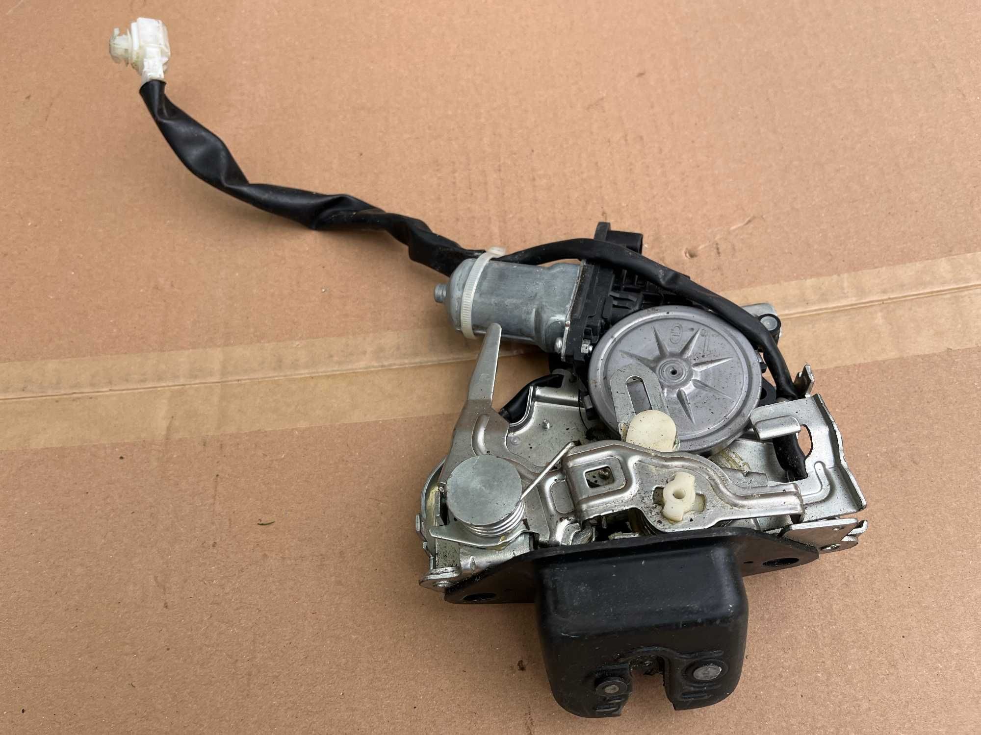 Honda Odyssey 11-17 Zamek Klapa Tylna CZESCI