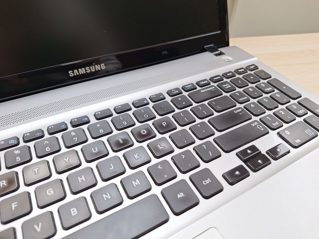 Laptop Samsung 15 cali 6GB RAM