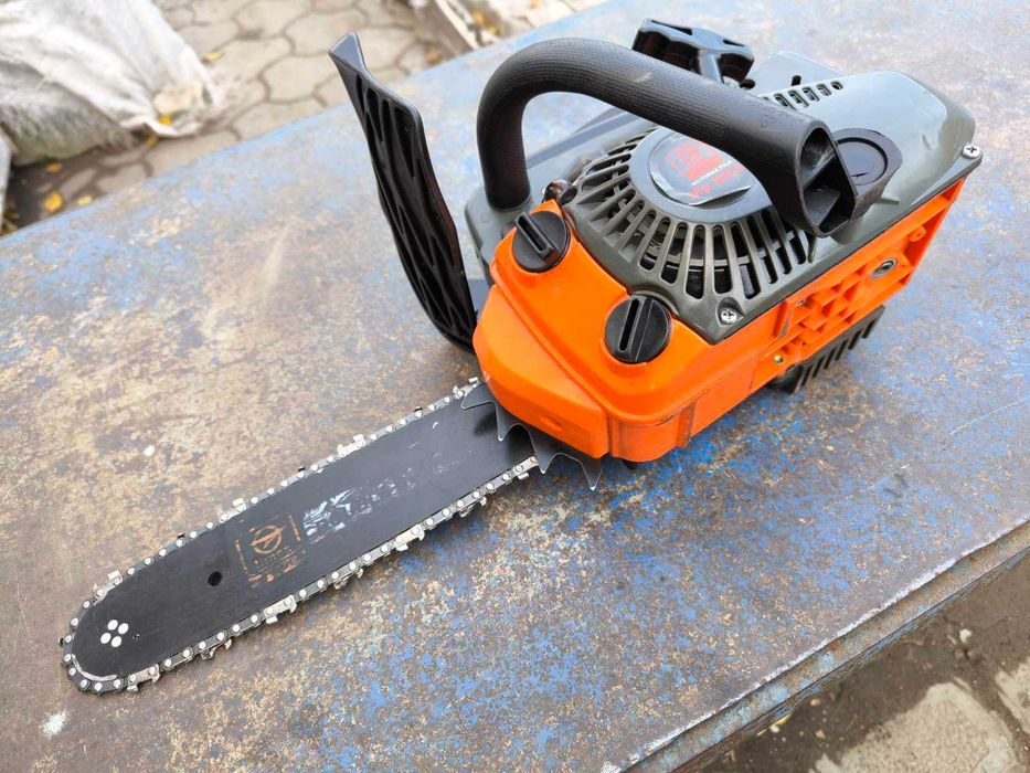 Бензопила одноручна